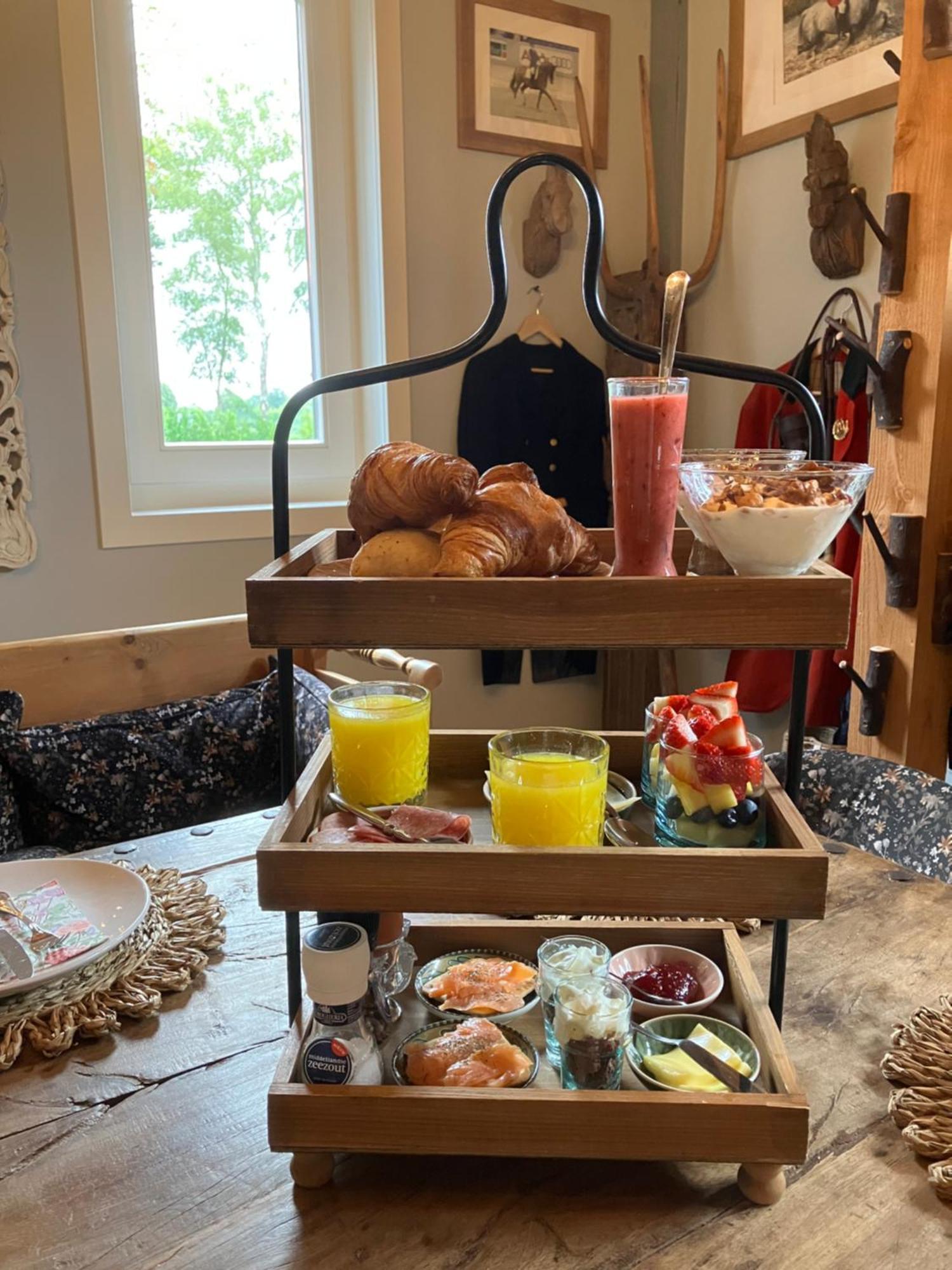 Bed & Breakfast Hoeve Happiness - Ontbijt Inbegrepen - Wellness Aanwezig ฟัวร์เธาเซอ ภายนอก รูปภาพ